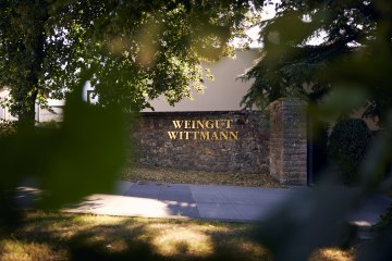 Weingut Wittmann_Einfahrt Weingut_by David Maurer, © David Maurer Weingut Wittmann_Einfahrt Weingut_by David Maurer, © David Maurer