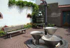 Dorfbrunnen © Verbandsgemeinde Wonnegau / Michael Thier Dorfbrunnen © Verbandsgemeinde Wonnegau / Michael Thier