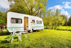 Wohnmobilstellplatz © Shutterstock Wohnmobilstellplatz © Shutterstock