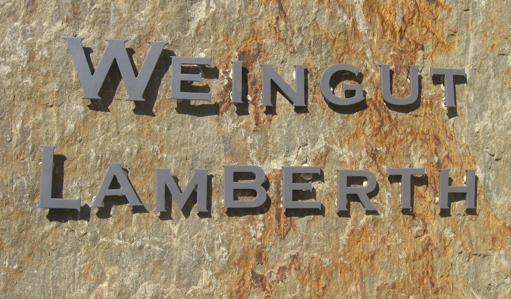 Weingut Lamberth_Schriftzug, © Weingut Lamberth Weingut Lamberth_Schriftzug, © Weingut Lamberth