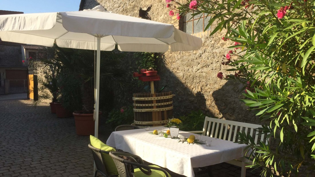 Weingut Tobias Hahn_Innenhof, &copy; Weingut Tobias Hahn