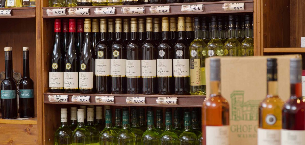 Weingut Burghof Oswald_Vinothek 2, &copy; Weingut Burghof Oswald