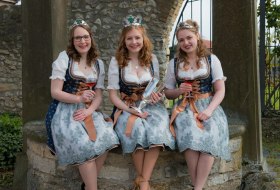 Traubenblütenmajestäten 2019/2020: Laura I, Catherina, Katja © Heimatverein Westhofen