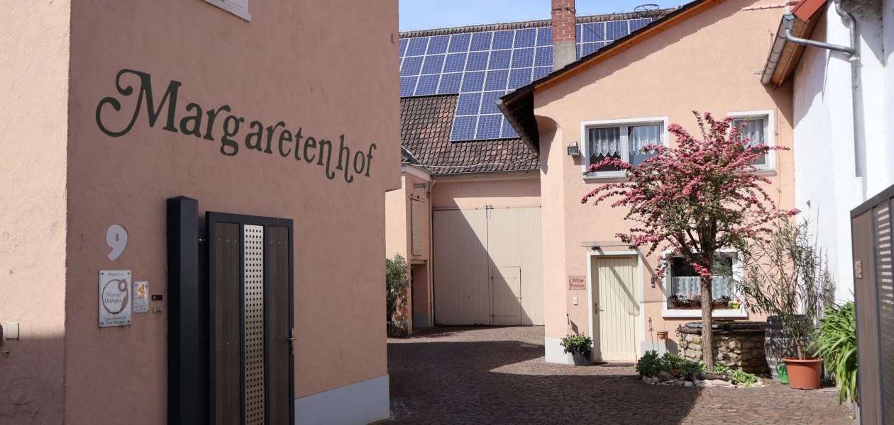 Weingut Margaretenhof_Blick in den Hof, &copy; Weingut Margaretenhof