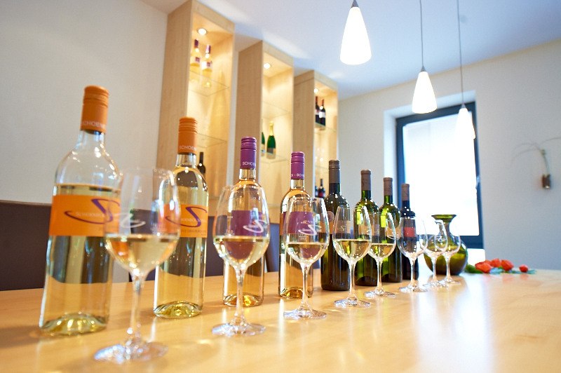 Weingut Schoeneck-Schnell_Weinflaschen, &copy; Weingut Schoeneck-Schnell