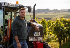 Mark Hahn Weine_Traktor © Mark Hahn Weine Weingut Hahn GbR