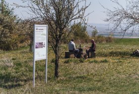 Picknickplatz am Bohnezweg &copy; Weingut Helmut Geil 