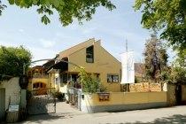 Weingut Peter Schmitt_Haus und Gutsschaenke, &copy; Weingut Peter Schmitt