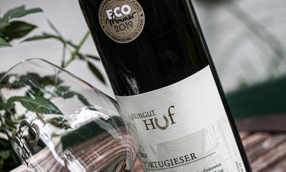 Weingut Huf_Weinflasche, &copy; Weingut Huf