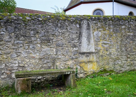 Ältester Grabstein © Touritikverein Wonnegau e.V.