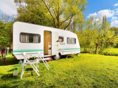 Wohnmobilstellplatz &copy; Shutterstock
