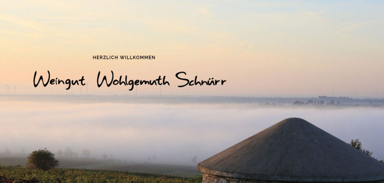 Weingut Wohlgemuth-Schnürr_Rund-huett-im-nebel-hoellenbrand, © Weingut Wohlgemuth-Schnürr