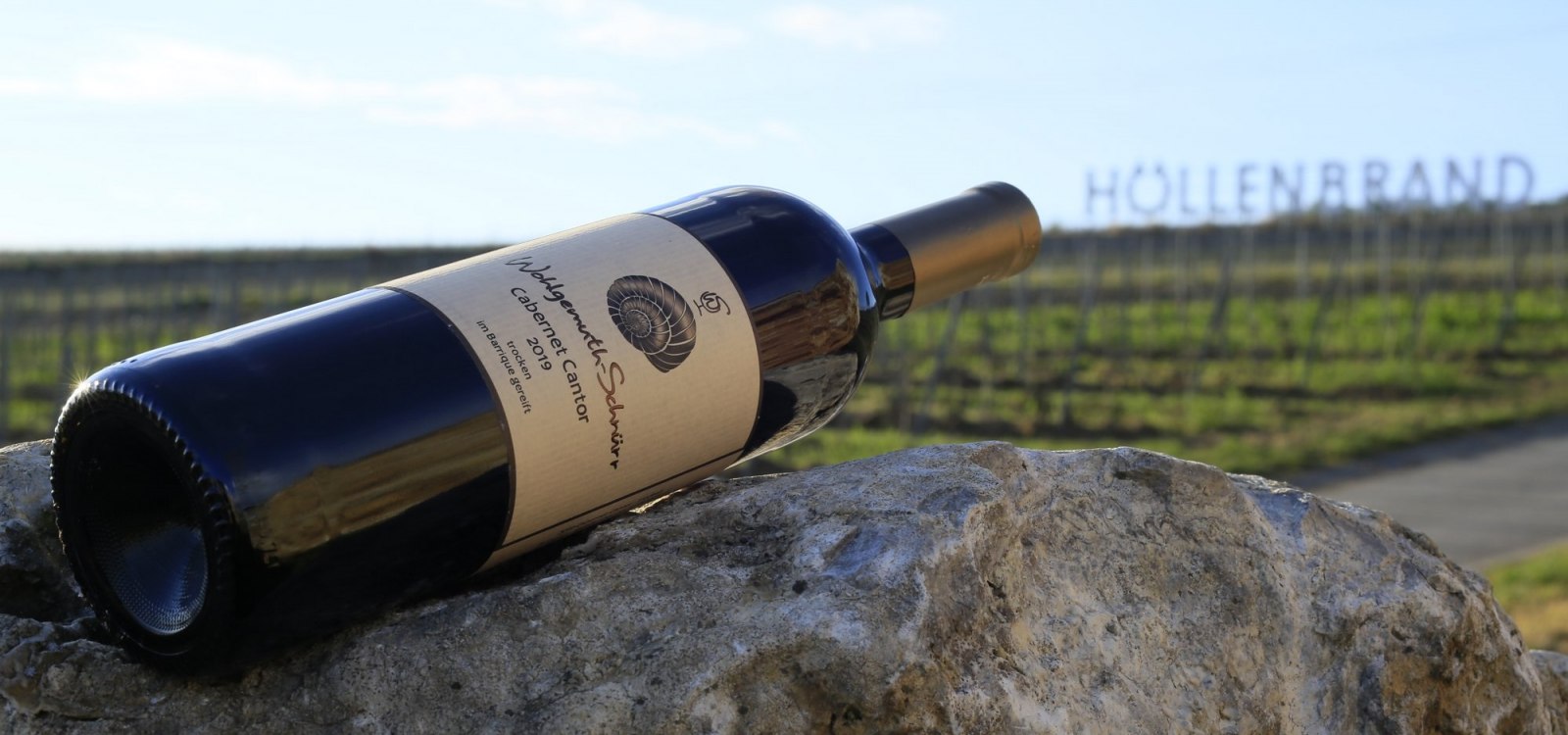 Weingut Wohlgemuth-Schnürr_Weinflasche-im-Höllenbrand, © Weingut Wohlgemuth-Schnürr