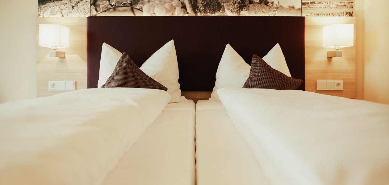 Meyerhof_Zimmer Bett, © Peter Bender