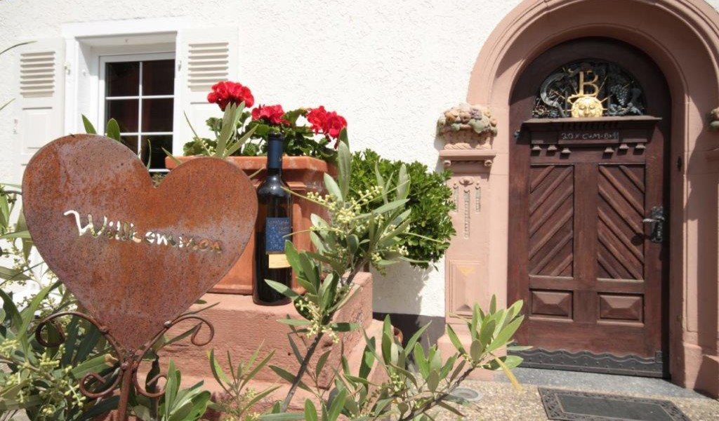Weingut Bernhard-R&auml;der_Willkommenhaustuer, &copy; Weingut Bernhard-R&auml;der