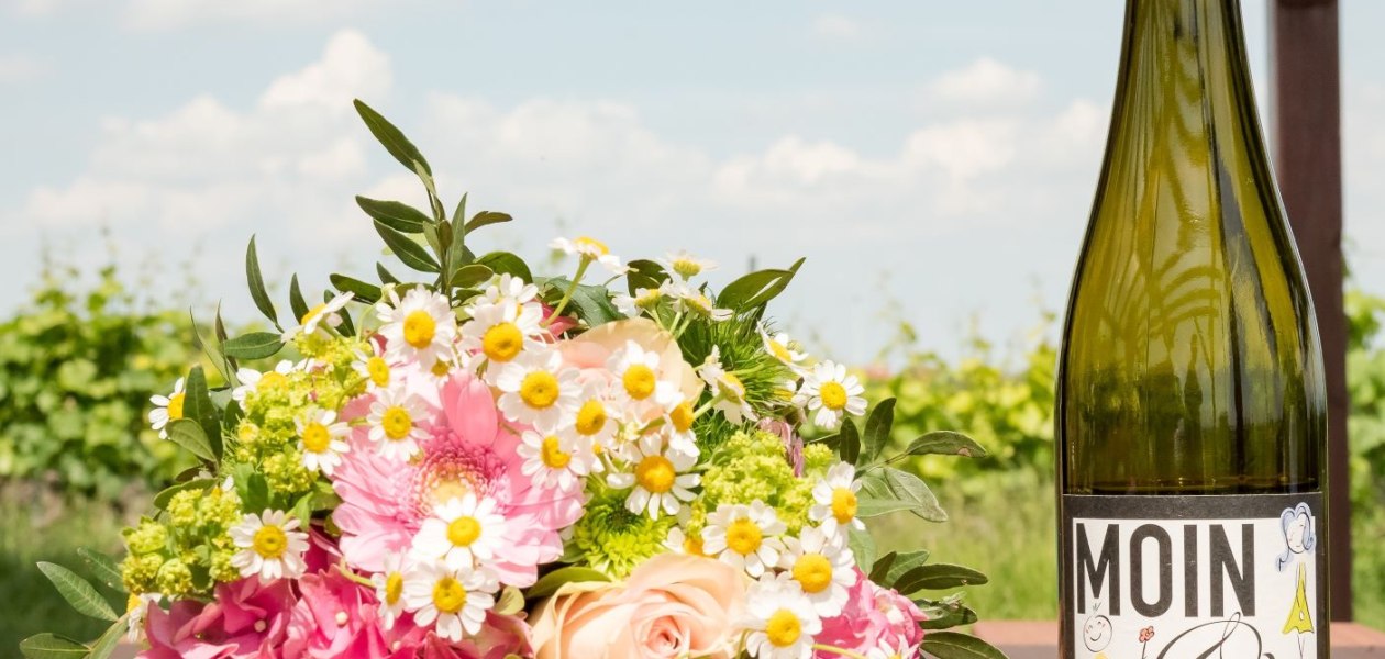 Weingut Schmitt_Weiinflasche, &copy; Weingut Schmitt