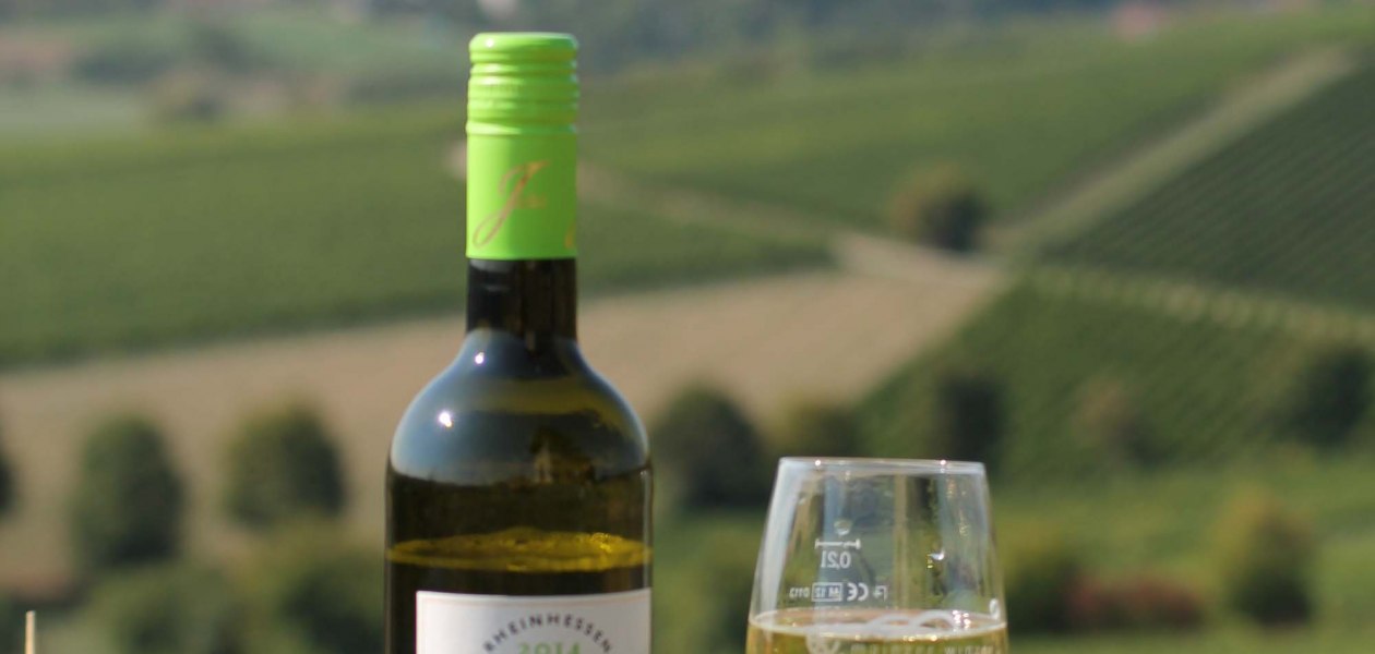 Weingut Janz_Weinflasche, &copy; Peter Henningsen