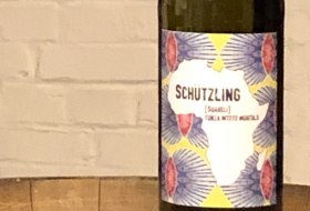 Der Wein Sch&uuml;tzling &copy; Weingut Huppert