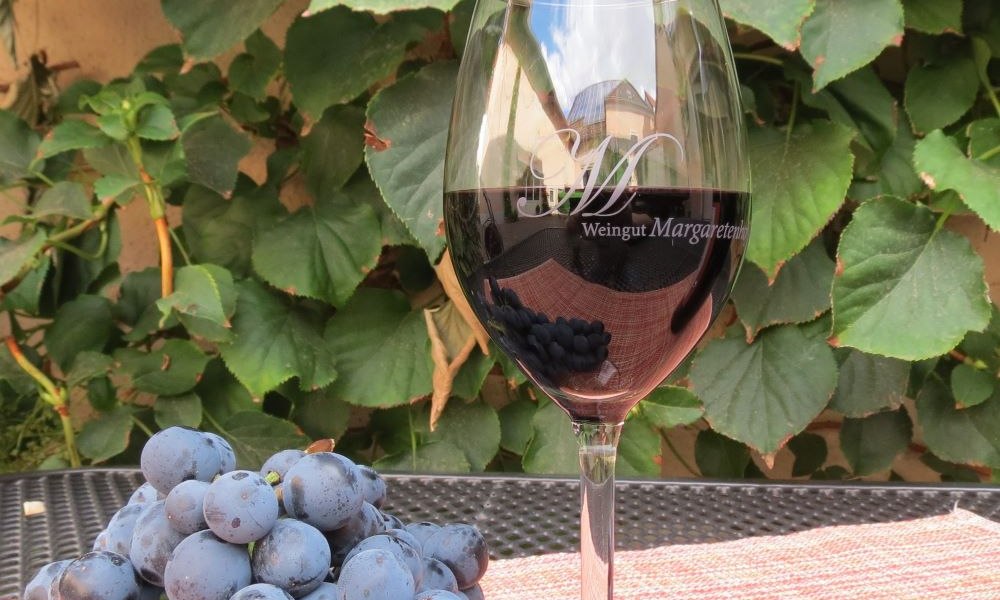 Weingut Margaretenhof_Sir Henry im Glas, &copy; Weingut Margaretenhof