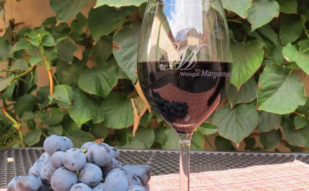 Weingut Margaretenhof_Sir Henry im Glas, &copy; Weingut Margaretenhof