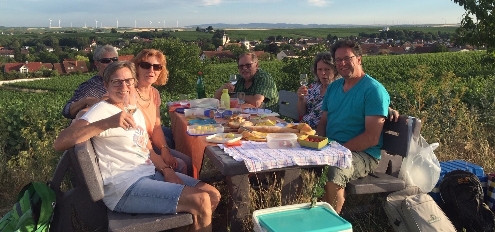 Picknickbank in Bechtheim, &copy; Ilse Weinreich