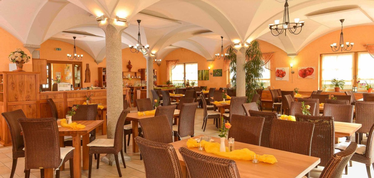 B&ouml;hm's Vinothek & Weinlounge Restaurant, &copy; Weingut B&ouml;hm