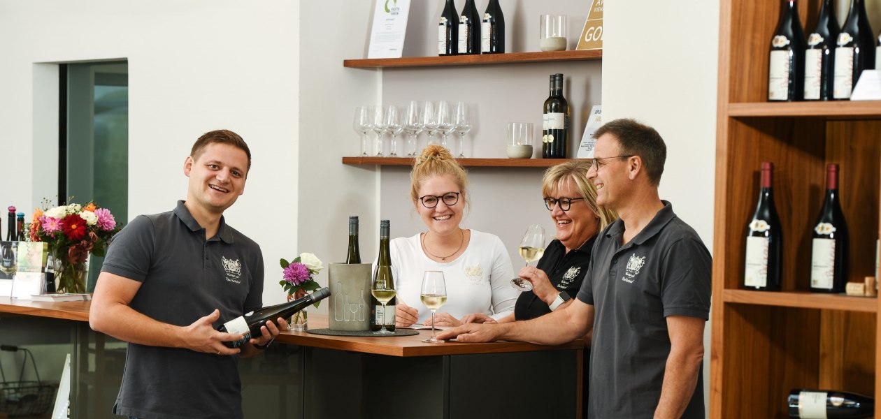 Weingut Paulinenhof_Familie Bernhard, &copy; Weingut Paulinenhof