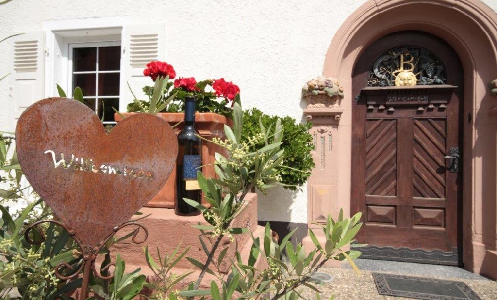 Weingut Bernhard-R&auml;der_Willkommenhaustuer, &copy; Weingut Bernhard-R&auml;der