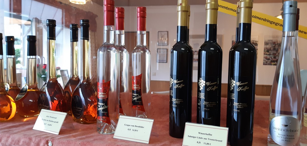 Weingut am Honigberg_Schnaps, &copy; Weingut am Honigberg