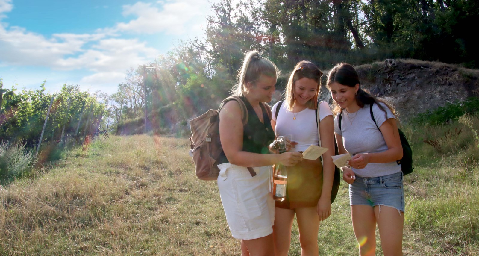 Gruppe von Frauen spielt Ecape Game, © We Escape
