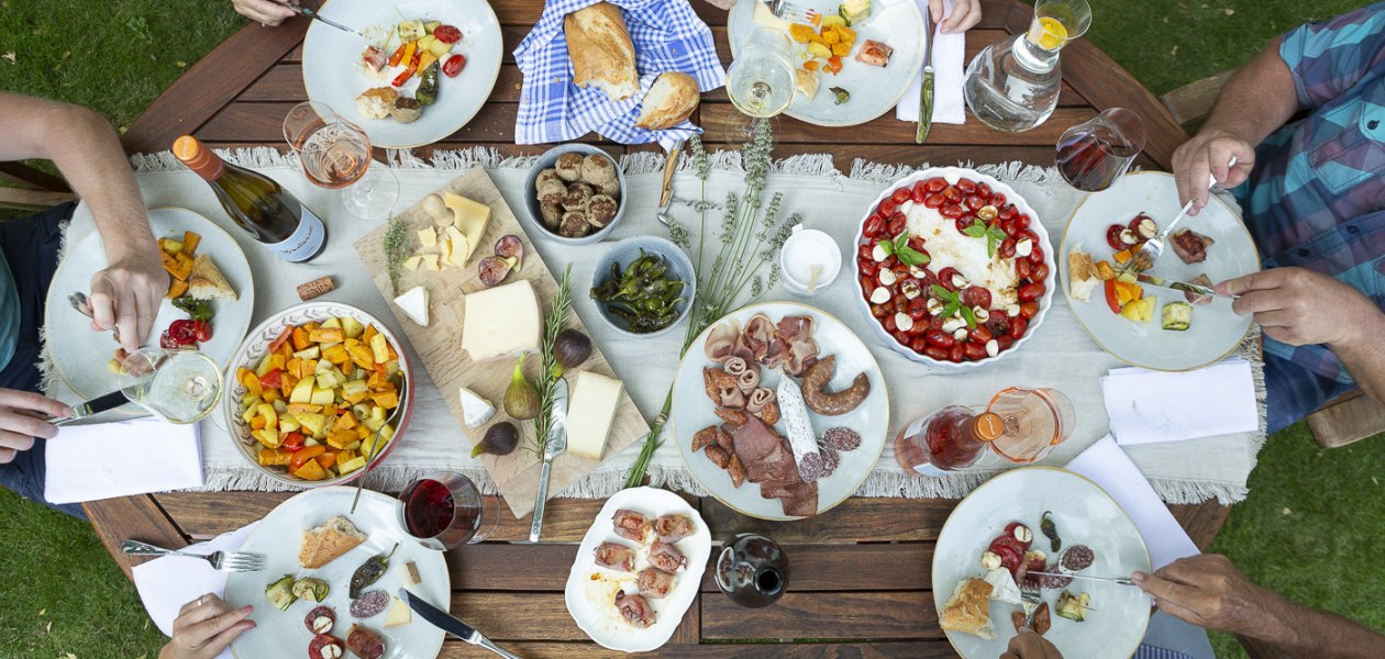 Weingut Br&uuml;ssel_Gedeckter Tisch, &copy; Weingut Br&uuml;ssel