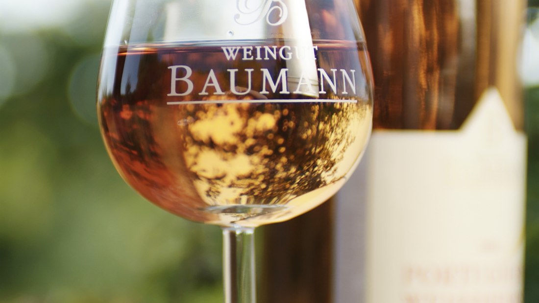 Weingut Baumann_Weinglas, &copy; Weingut Baumann