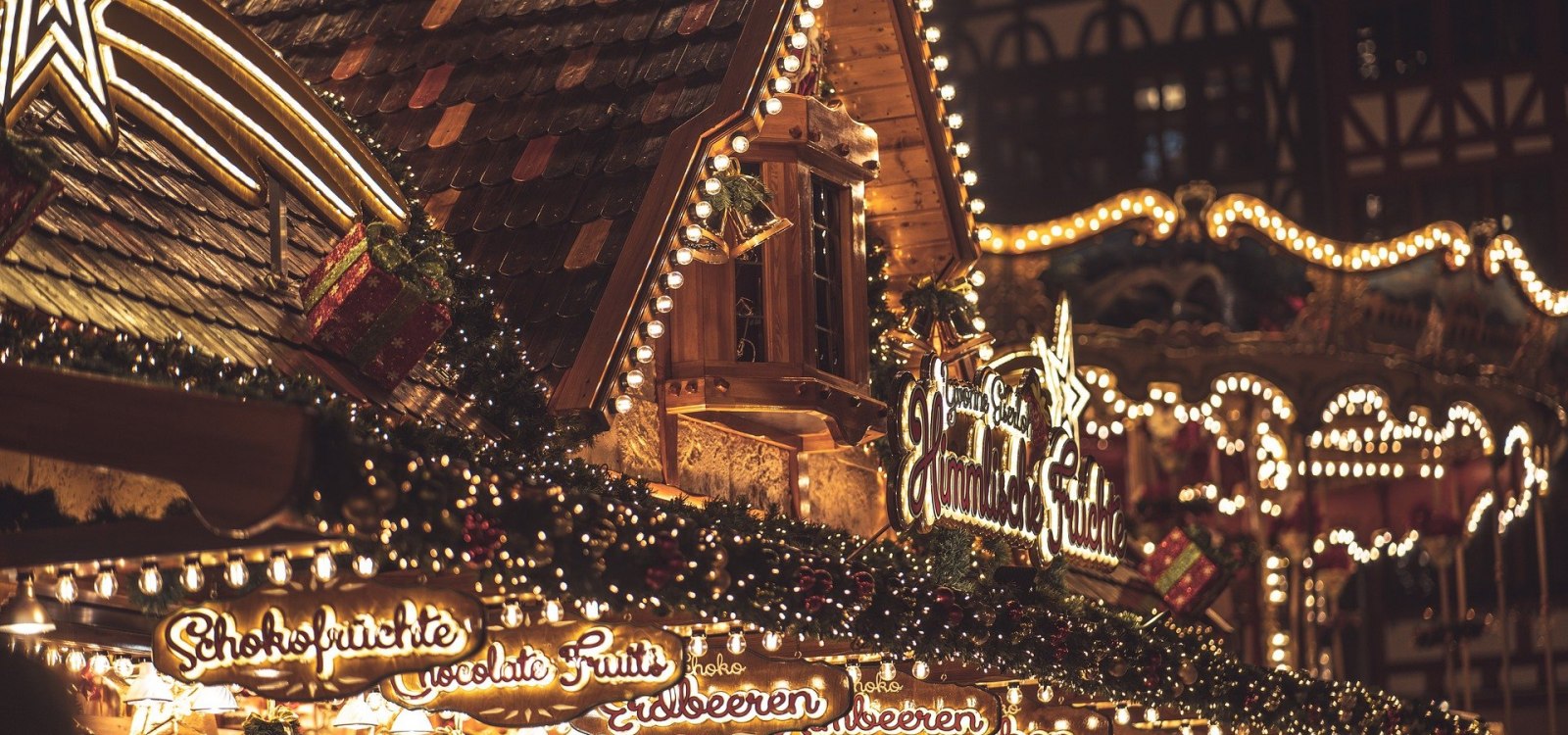 Weihnachtsbuden auf dem Weihnachtsmarkt Osthofen, &copy; chriswanders auf pixabay