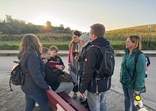 Gruppe von Menschen spielt Ecape Game &copy; We Escape