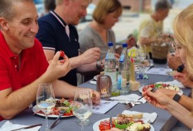 Weinprobe mit Winzerteller &copy; Touristikverein Wonnegau e.V.