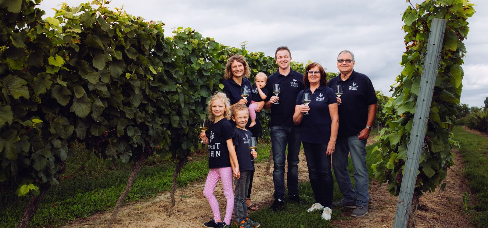 Weingut Klaus und Stefan Hahn_Familie 2, &copy; Simone Bonnet