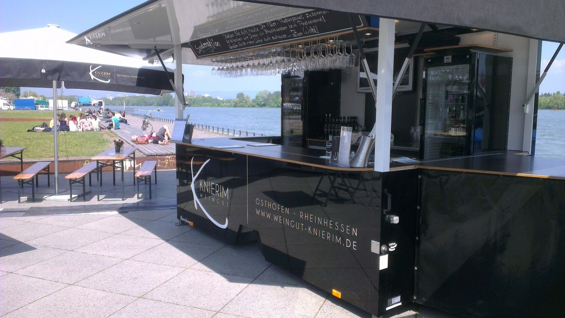 Weingut Reinhart u. David Knierim_Weinstand, &copy; Weingut Reinhart u. David Knierim