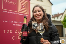 Sekt bei der Wonnegauer Wine Lounge &copy; Touristikverein Wonnegau / Die Knipser